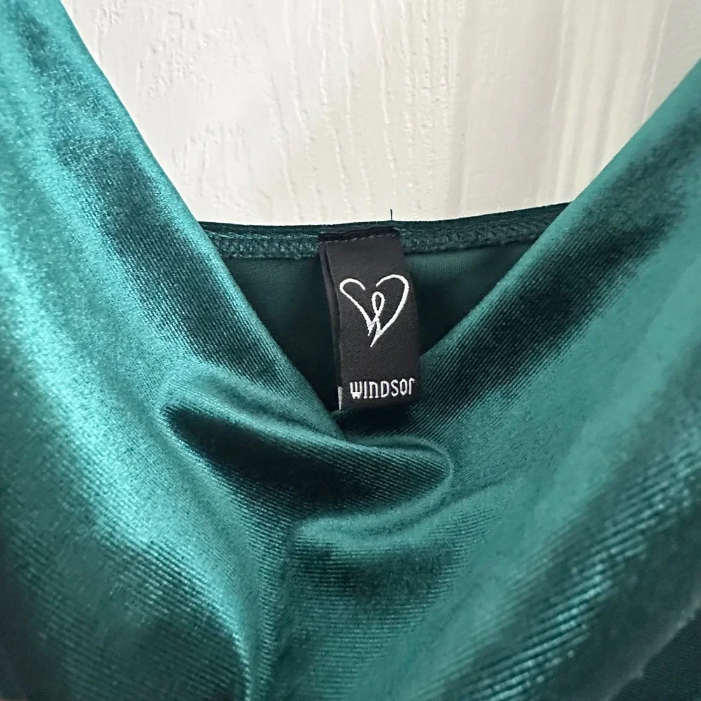 Windsor Emerald Green Velvet Cowl Neck Spaghetti Strap Bodycon Midi Dress - Picture 2 of 5